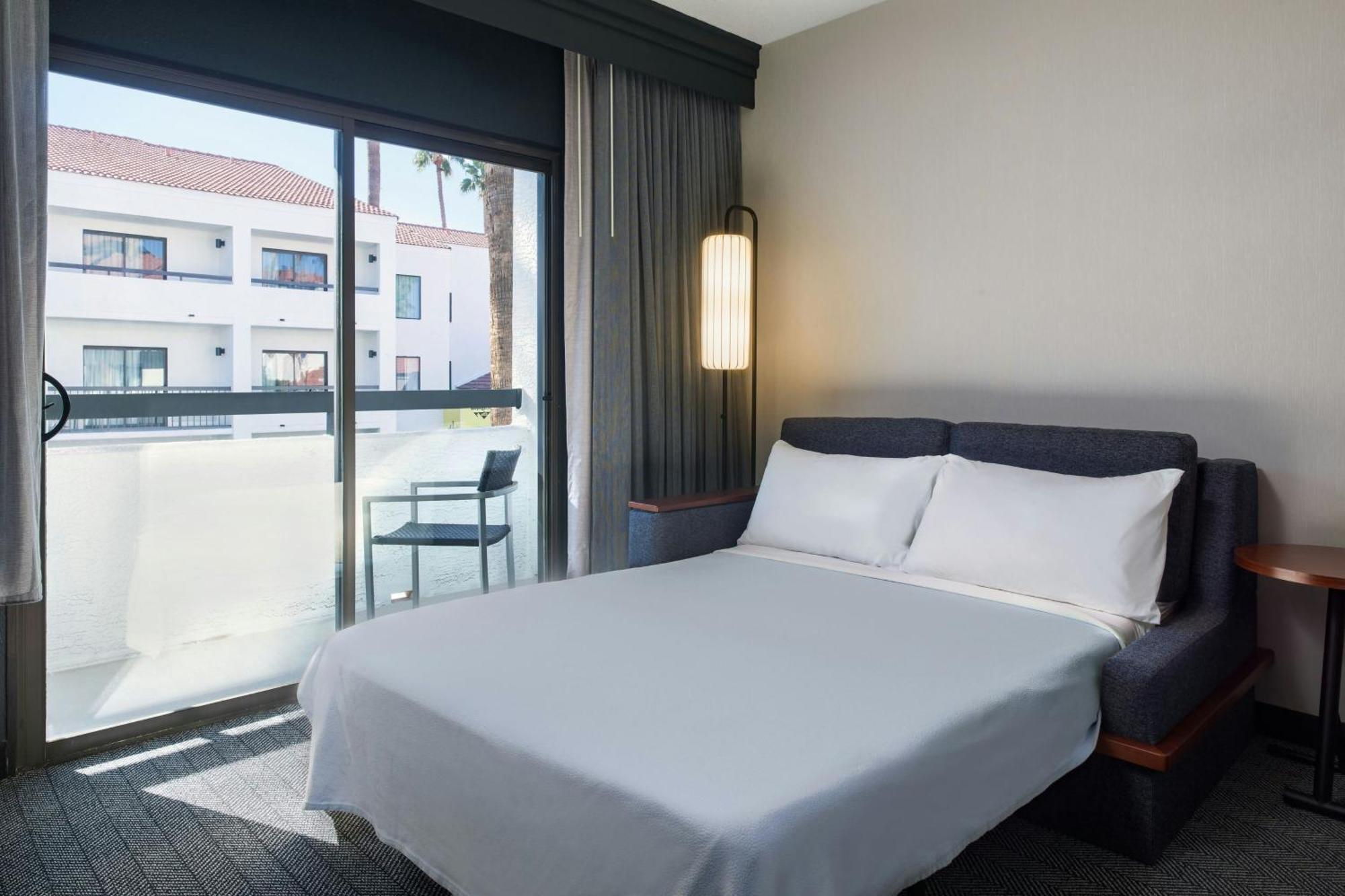 Courtyard By Marriott Phoenix North Extérieur photo