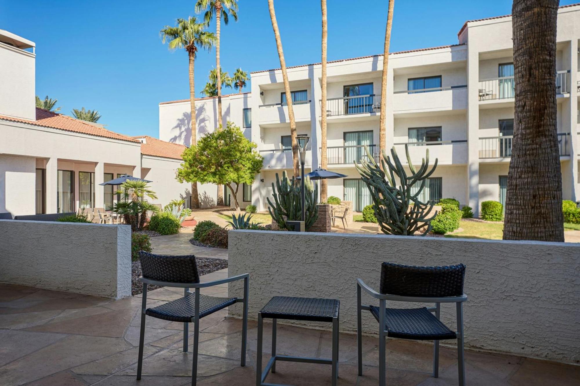 Courtyard By Marriott Phoenix North Extérieur photo